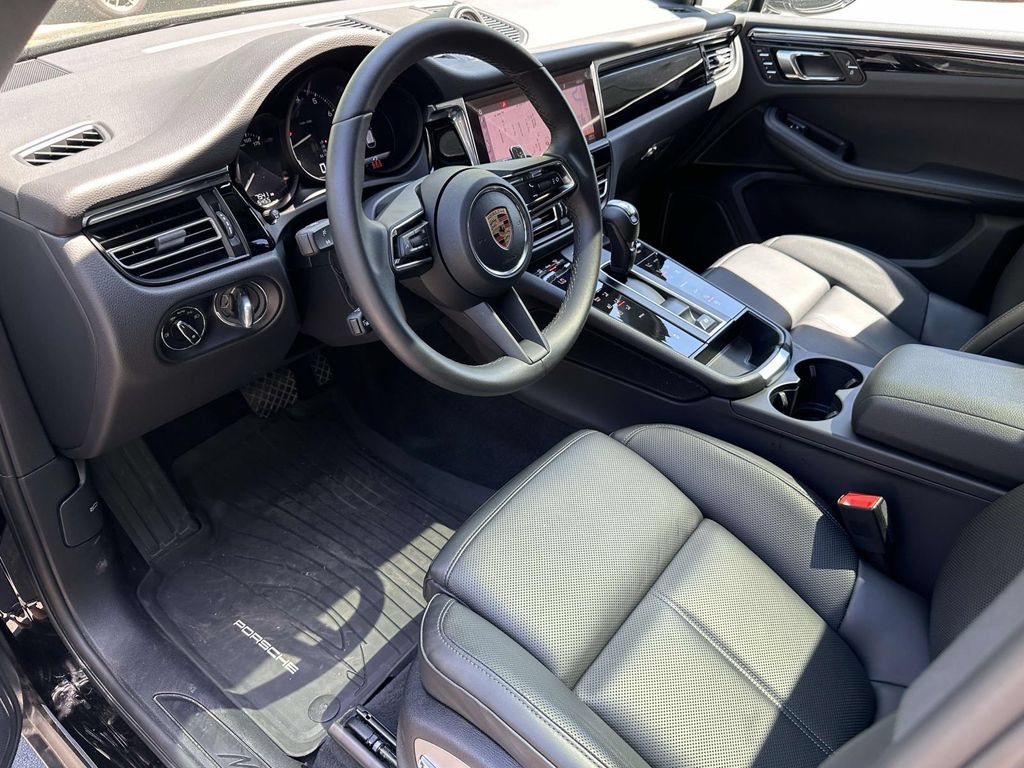 Certified 2026 Porsche Macan AWD/4WD image 11