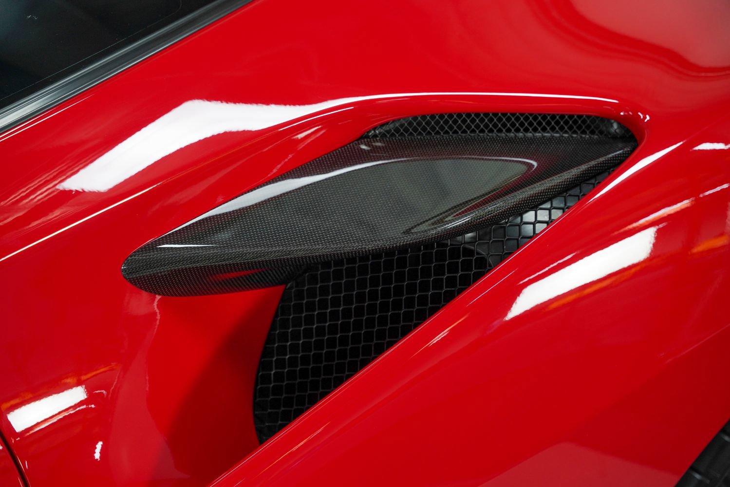 Used 2022 Ferrari F8 Tributo image 20