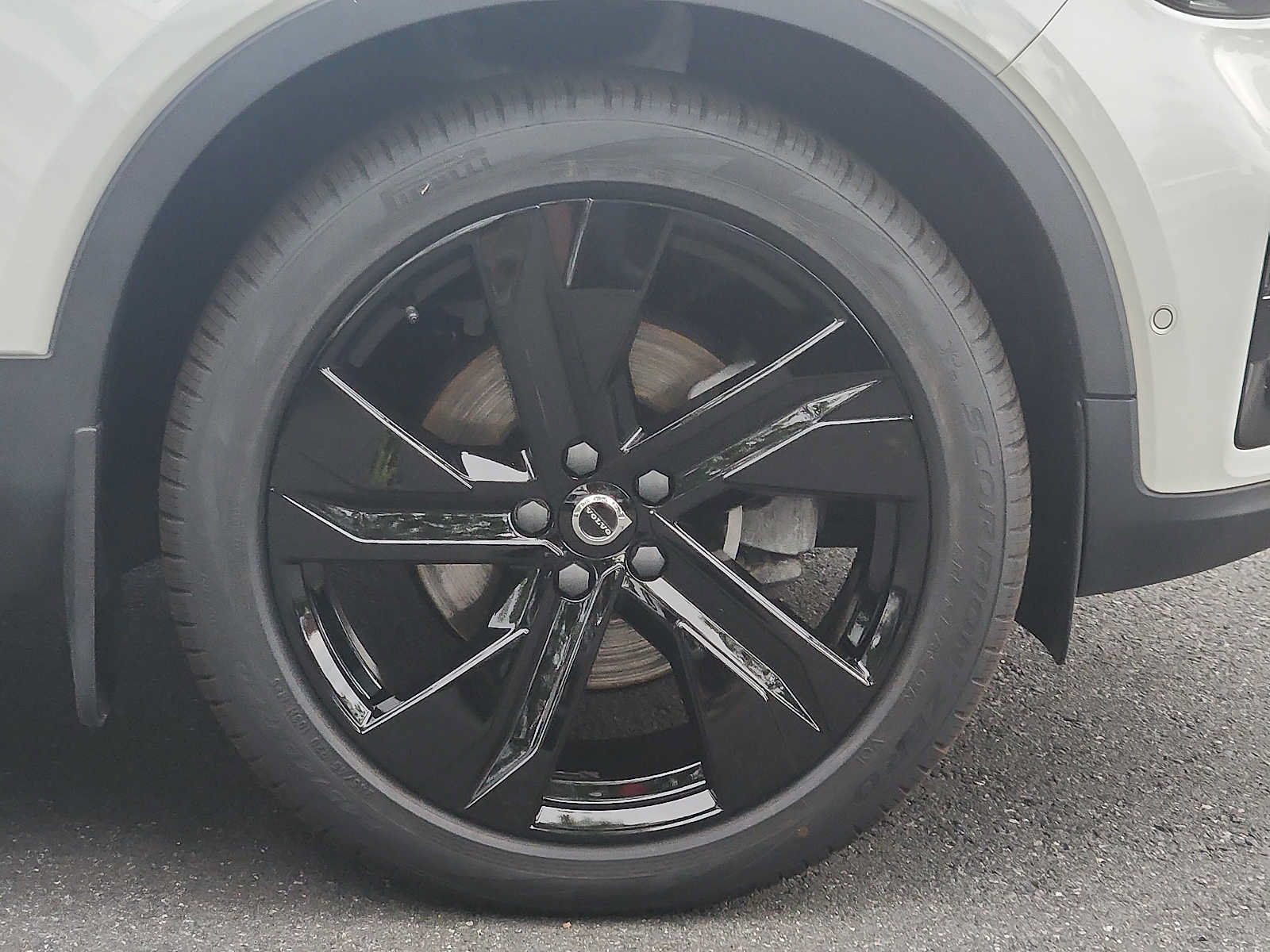 Used 2023 Volvo XC40 B5 Plus w/ Driver Assist Package AWD/4WD image 8