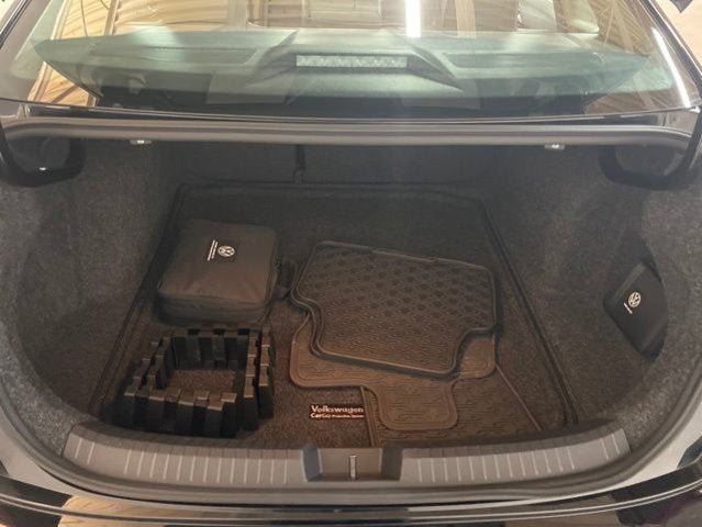 Certified 2023 Volkswagen Jetta SE w/ Panoramic Sunroof Package FWD image 8