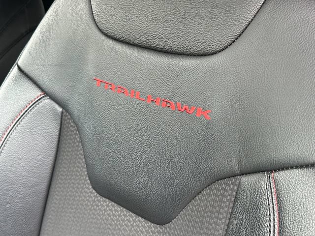 Used 2025 Jeep Compass Trailhawk AWD/4WD image 19