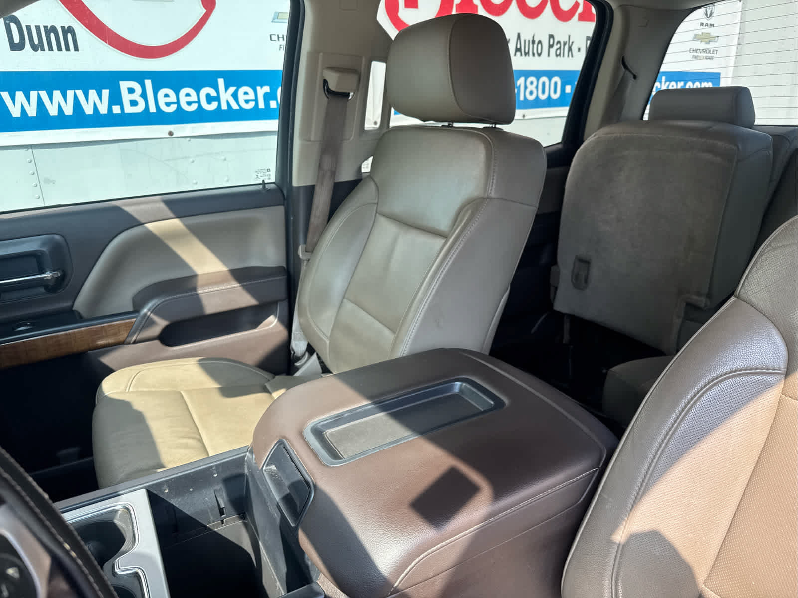 Used 2015 GMC Sierra 1500 SLT w/ SLT Crew Cab Value Package AWD/4WD image 32