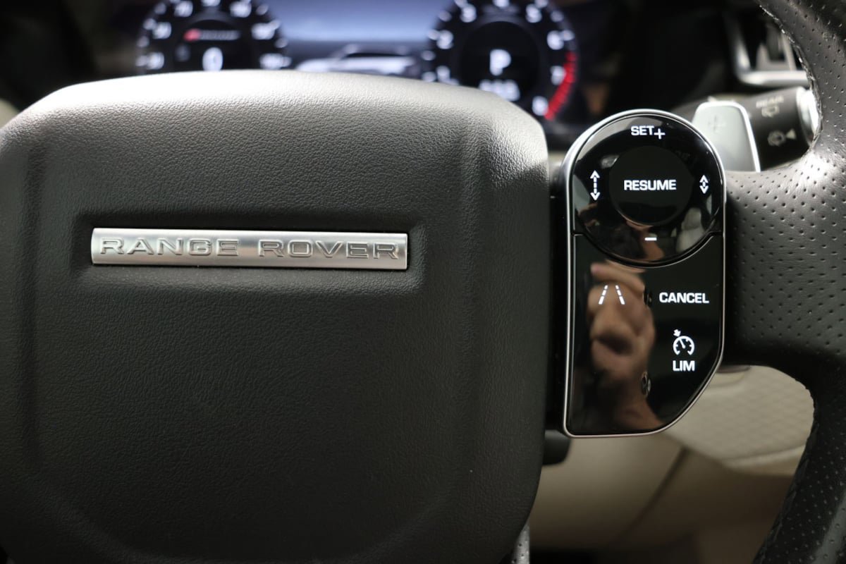 Used 2019 Land Rover Range Rover Velar R-Dynamic SE AWD/4WD image 27