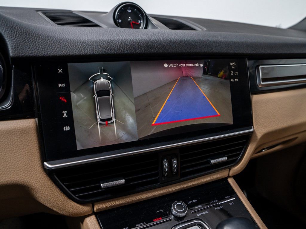 Used 2023 Porsche Cayenne Platinum Edition image 21