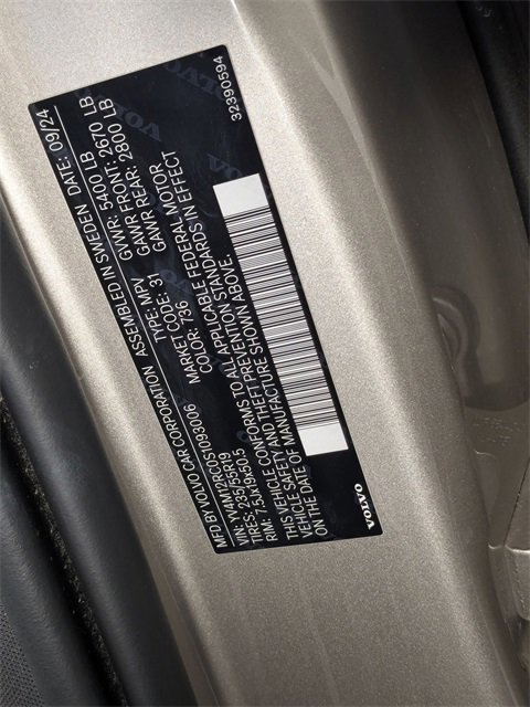 Used 2025 Volvo XC60 B5 Plus image 38