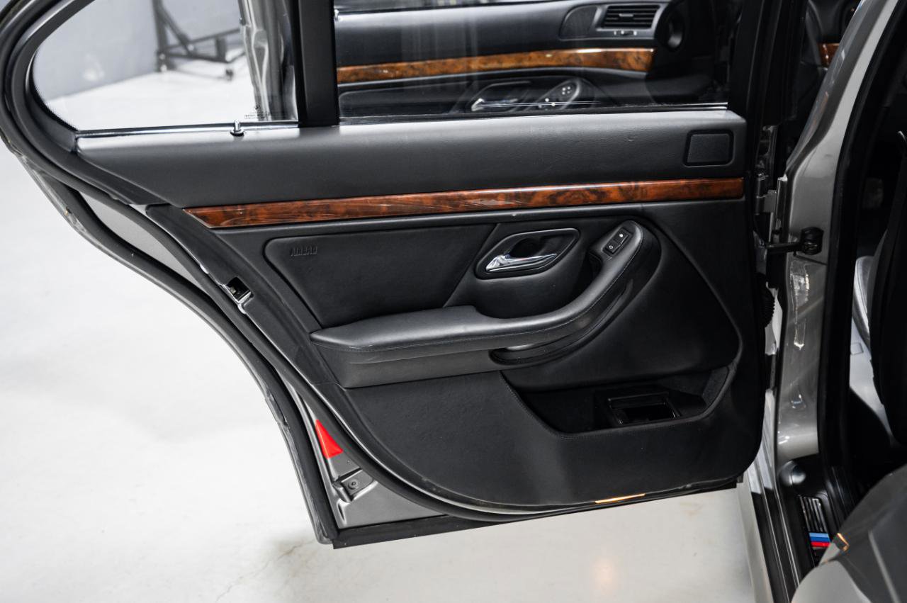 Used 2003 BMW M5 image 24