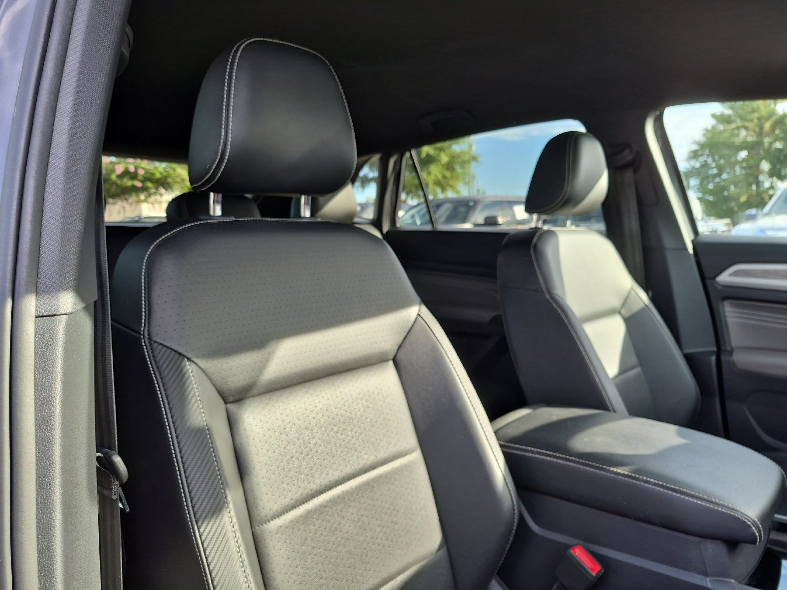 Used 2022 Volkswagen Atlas Cross Sport SE AWD/4WD image 32
