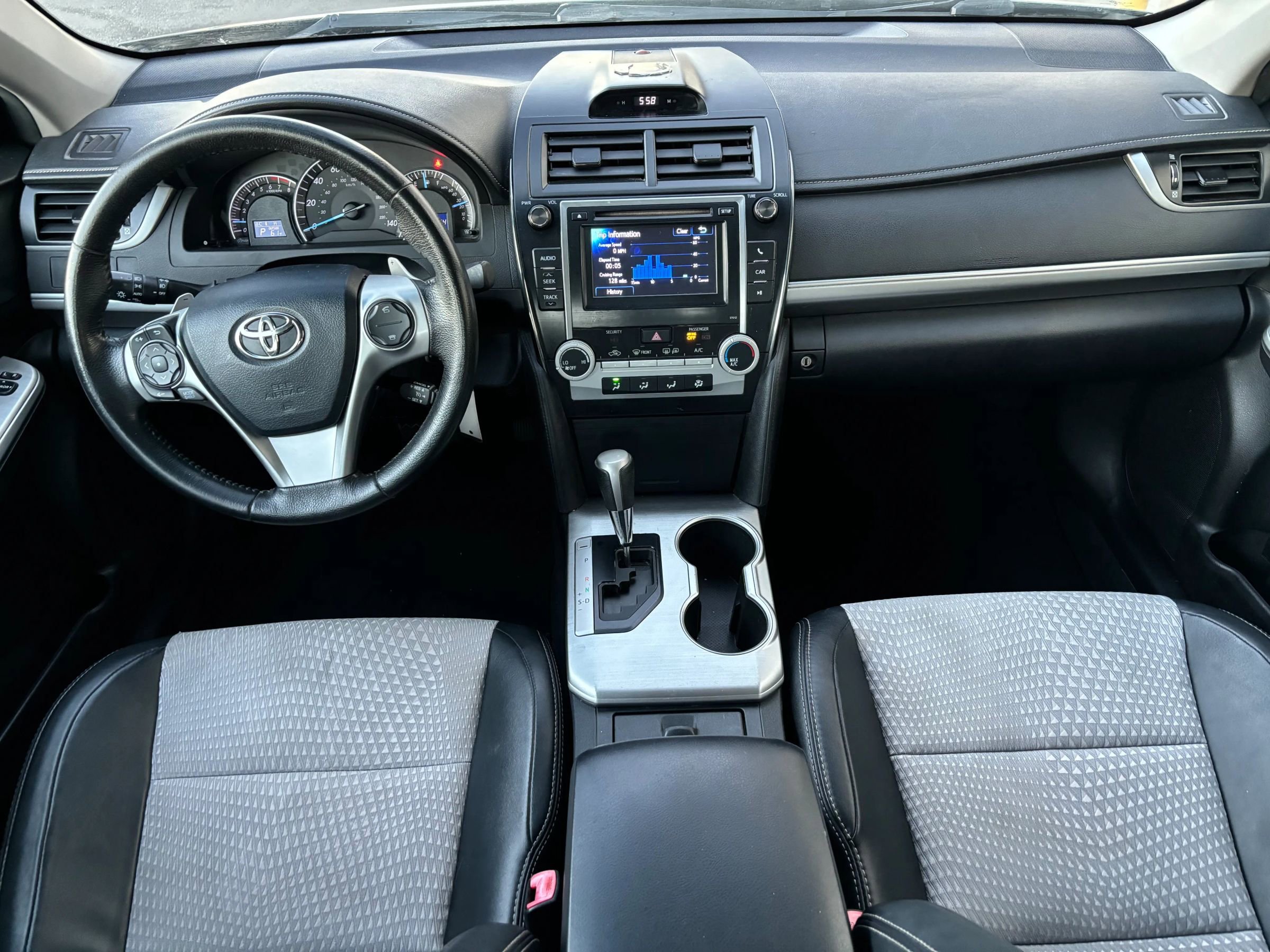 Used 2012 Toyota Camry SE image 14