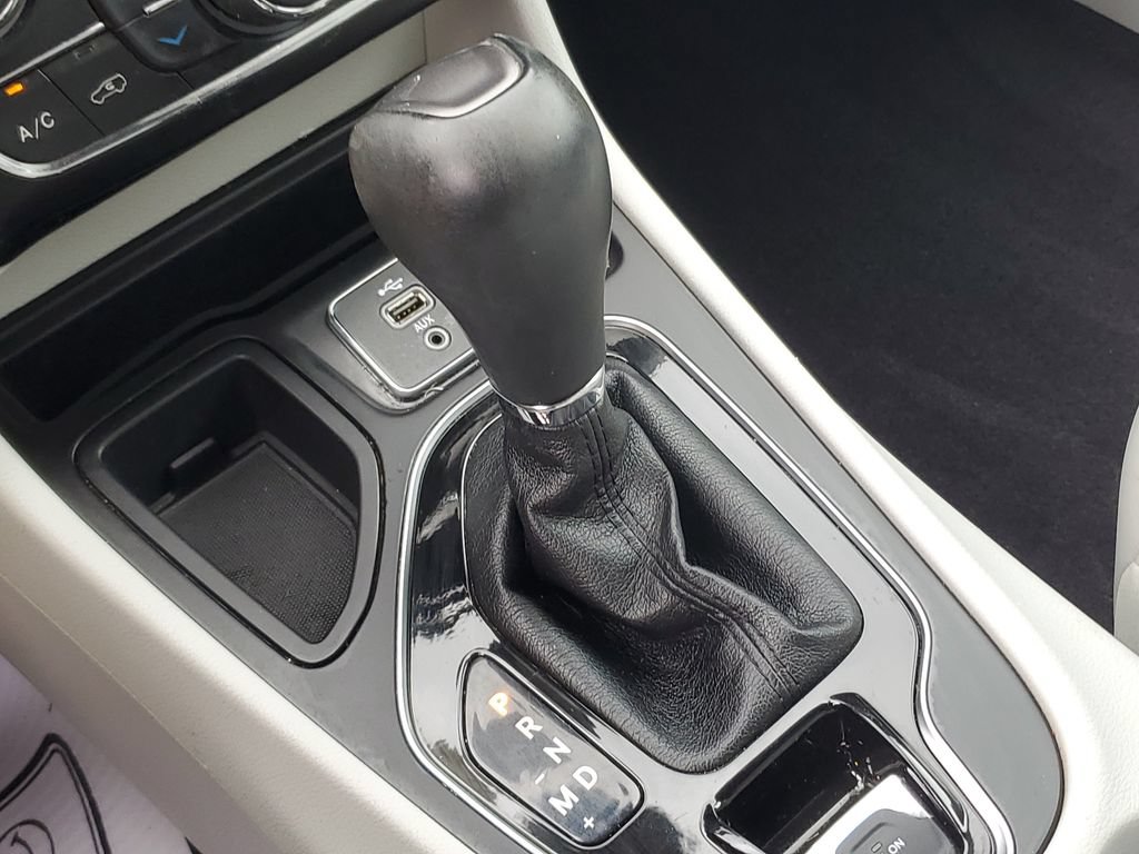 Certified 2019 Jeep Cherokee Limited w/ Luxury Group FWD image 31