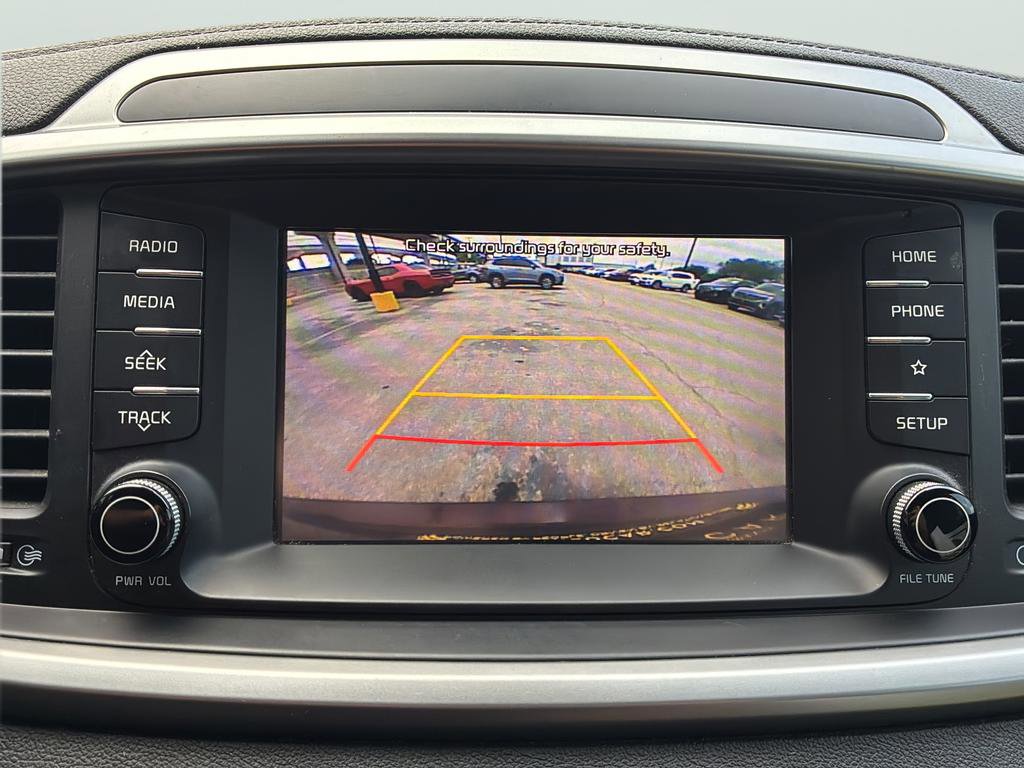 Used 2020 Kia Sorento FWD V6 image 15