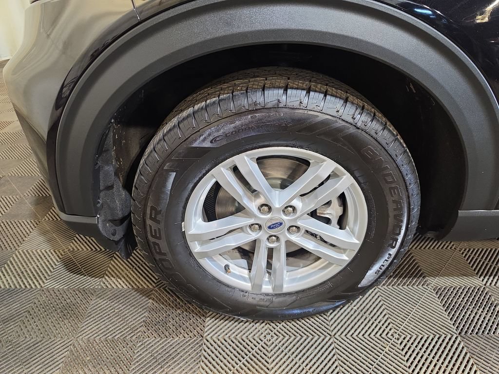 Used 2023 Ford Explorer XLT AWD/4WD image 18
