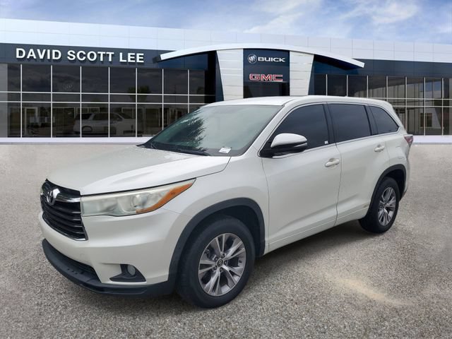 Used 2016 Toyota Highlander Plus FWD image 2