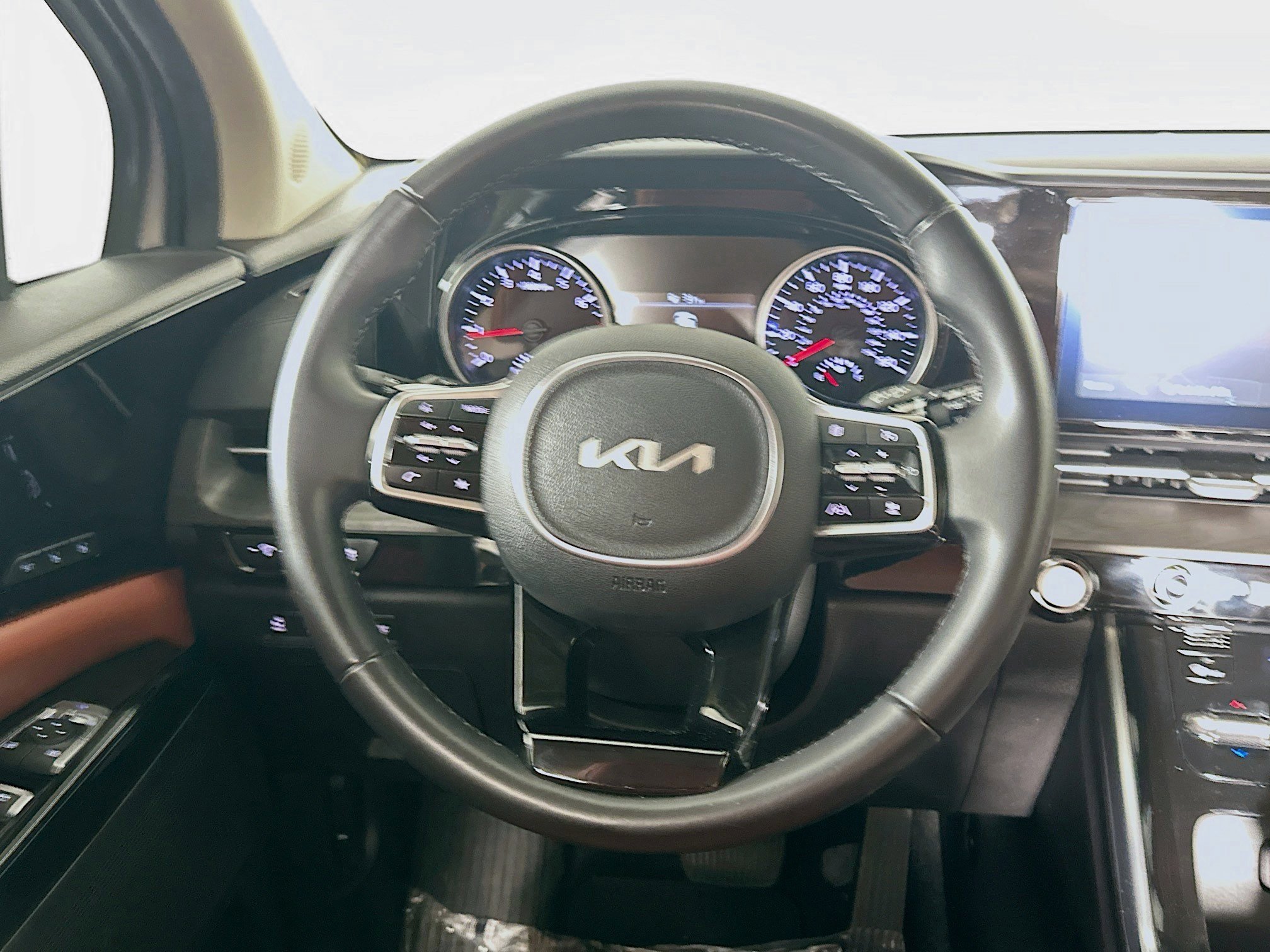 Used 2022 Kia Carnival SX image 18