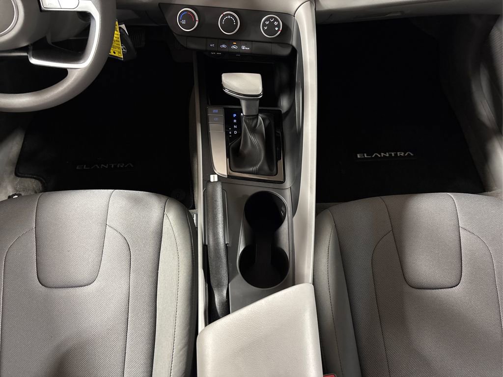 Certified 2024 Hyundai Elantra SE image 20
