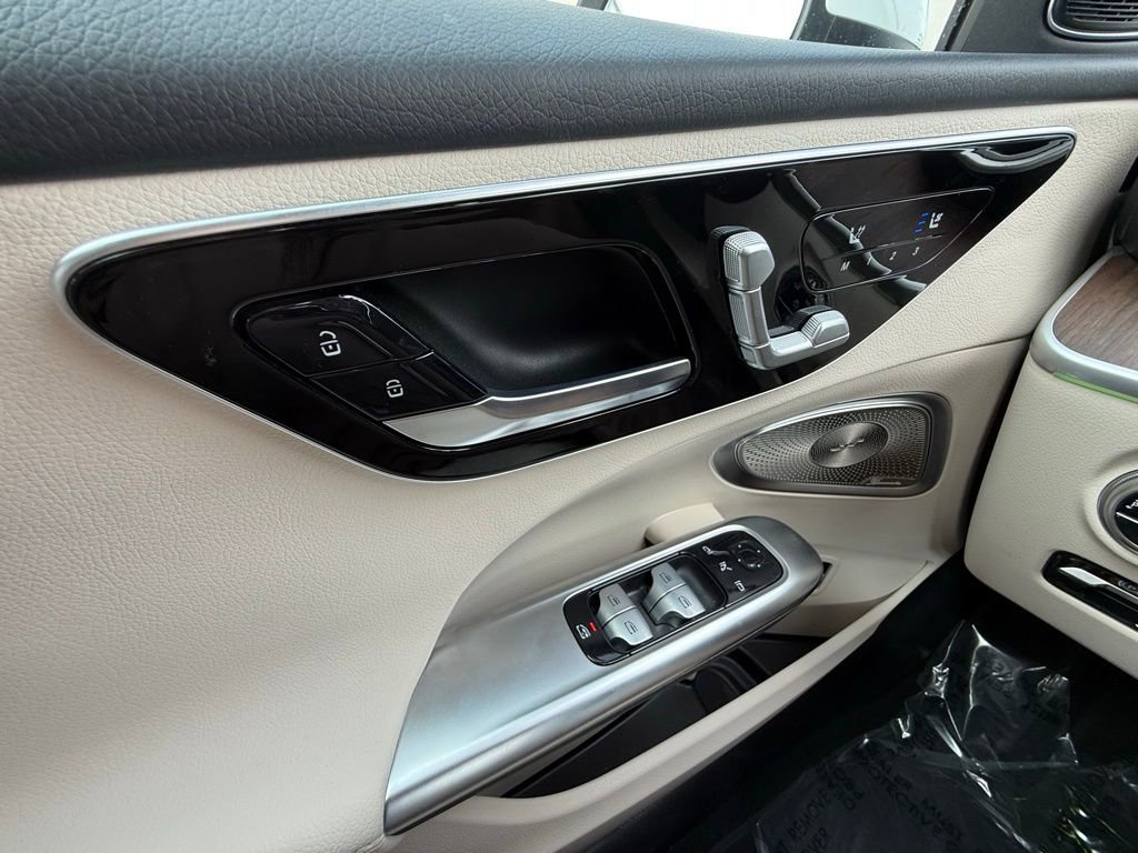 Used 2025 Mercedes-Benz C 300 Sedan image 15