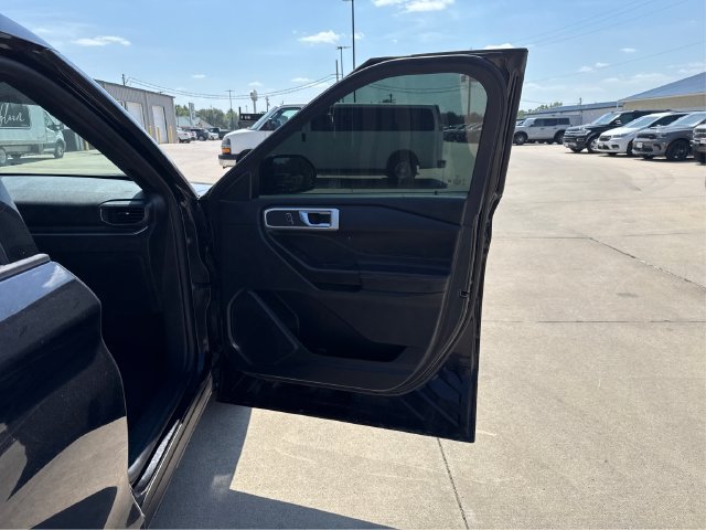 Used 2020 Ford Explorer XLT w/ Equipment Group 202A AWD/4WD image 21