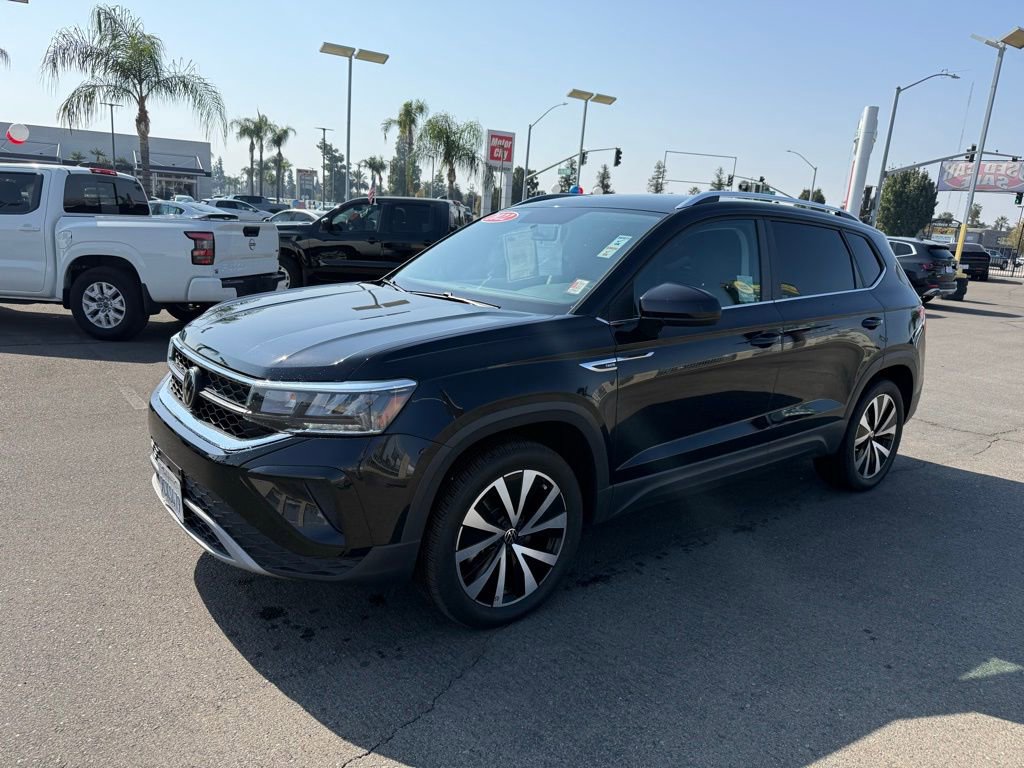 Used 2022 Volkswagen Taos SE image 3