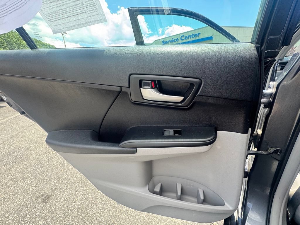 Used 2012 Toyota Camry LE FWD image 28