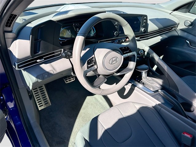 Used 2025 Hyundai Elantra Sport image 9