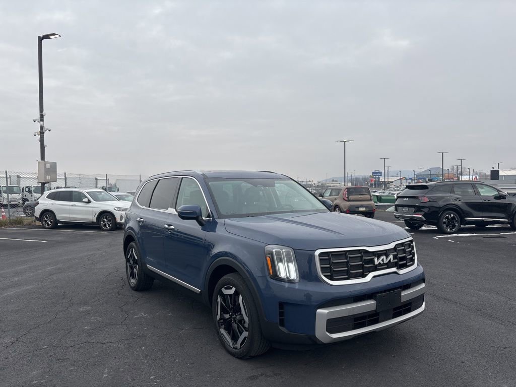 Used 2023 Kia Telluride S w/ S Sunroof Package