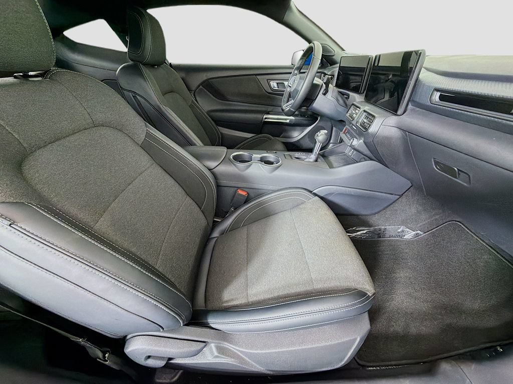 Used 2025 Ford Mustang Coupe RWD image 21
