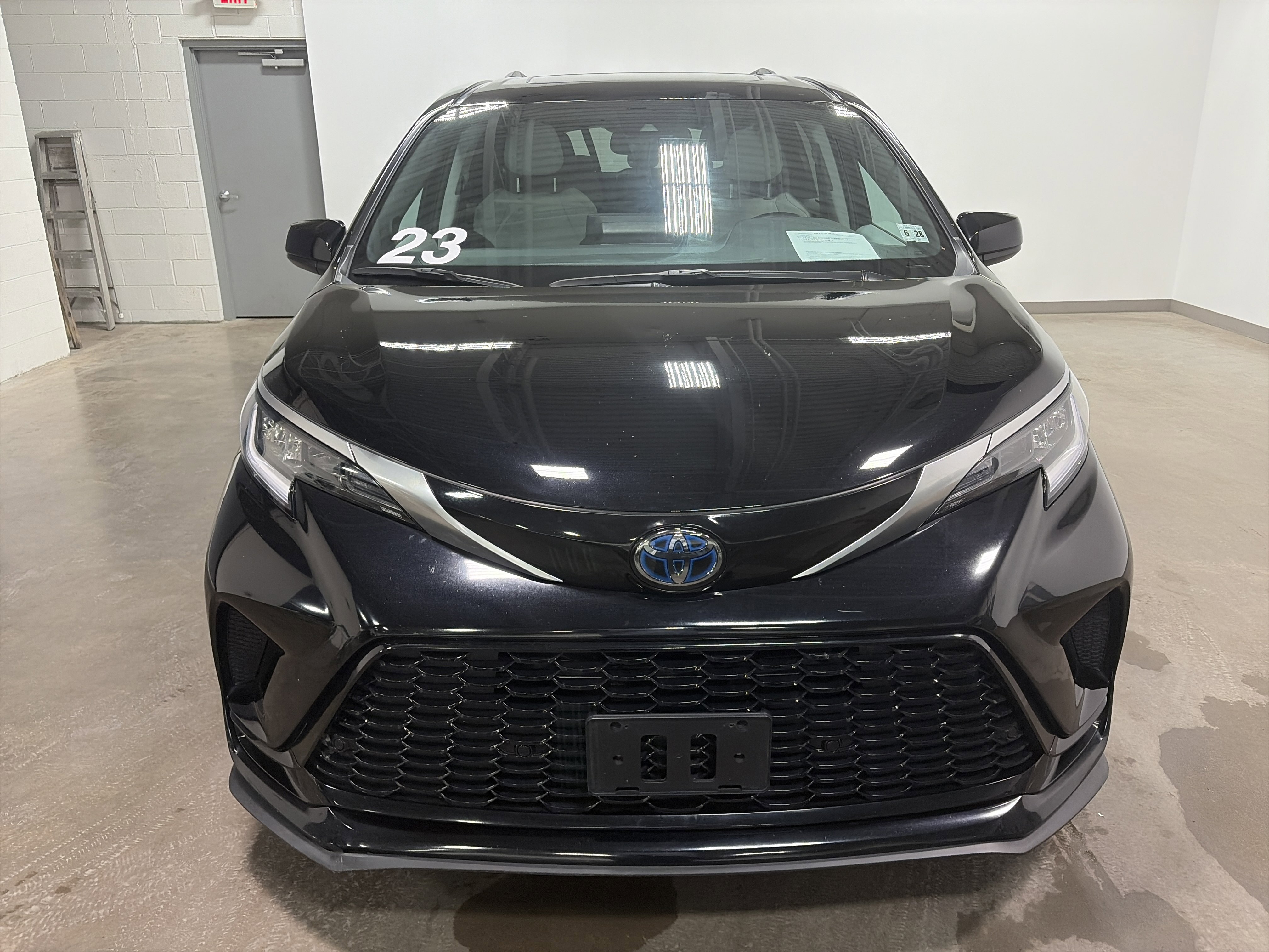 Used 2023 Toyota Sienna XSE w/ XSE Plus Package image 41