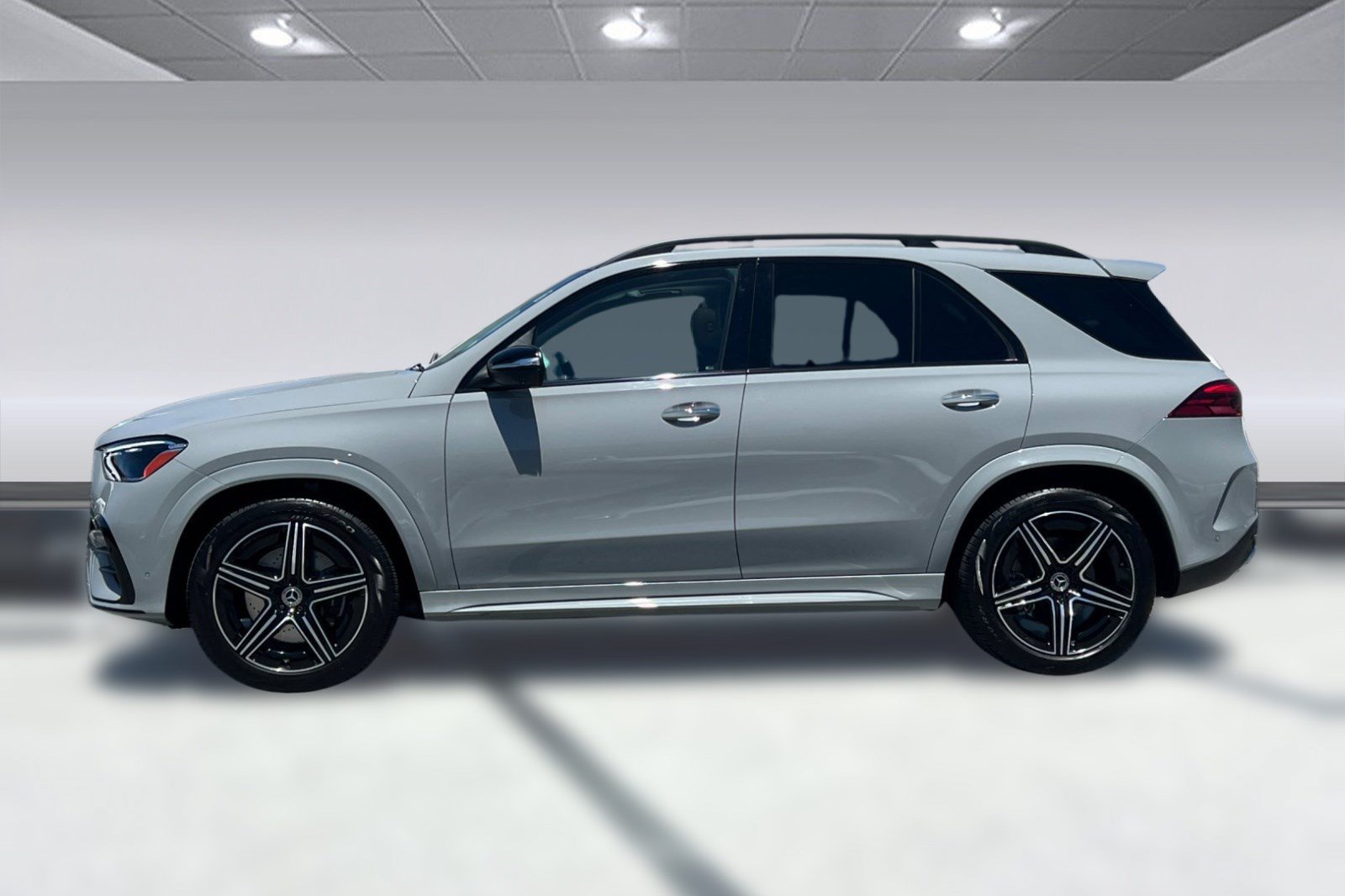 Certified 2025 Mercedes-Benz GLE 350 4MATIC image 2