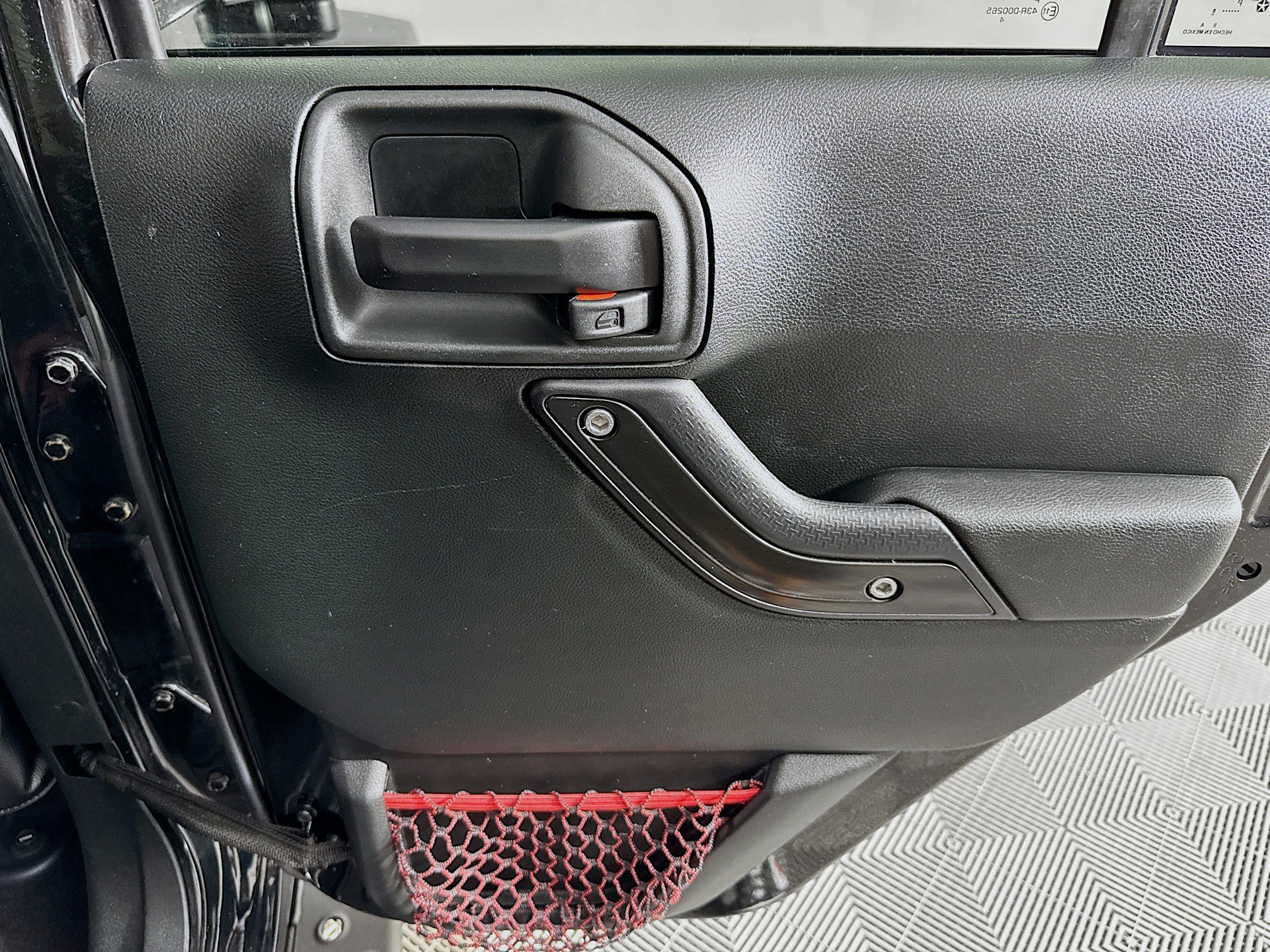 Used 2018 Jeep Wrangler Unlimited Rubicon w/ Connectivity Group image 25