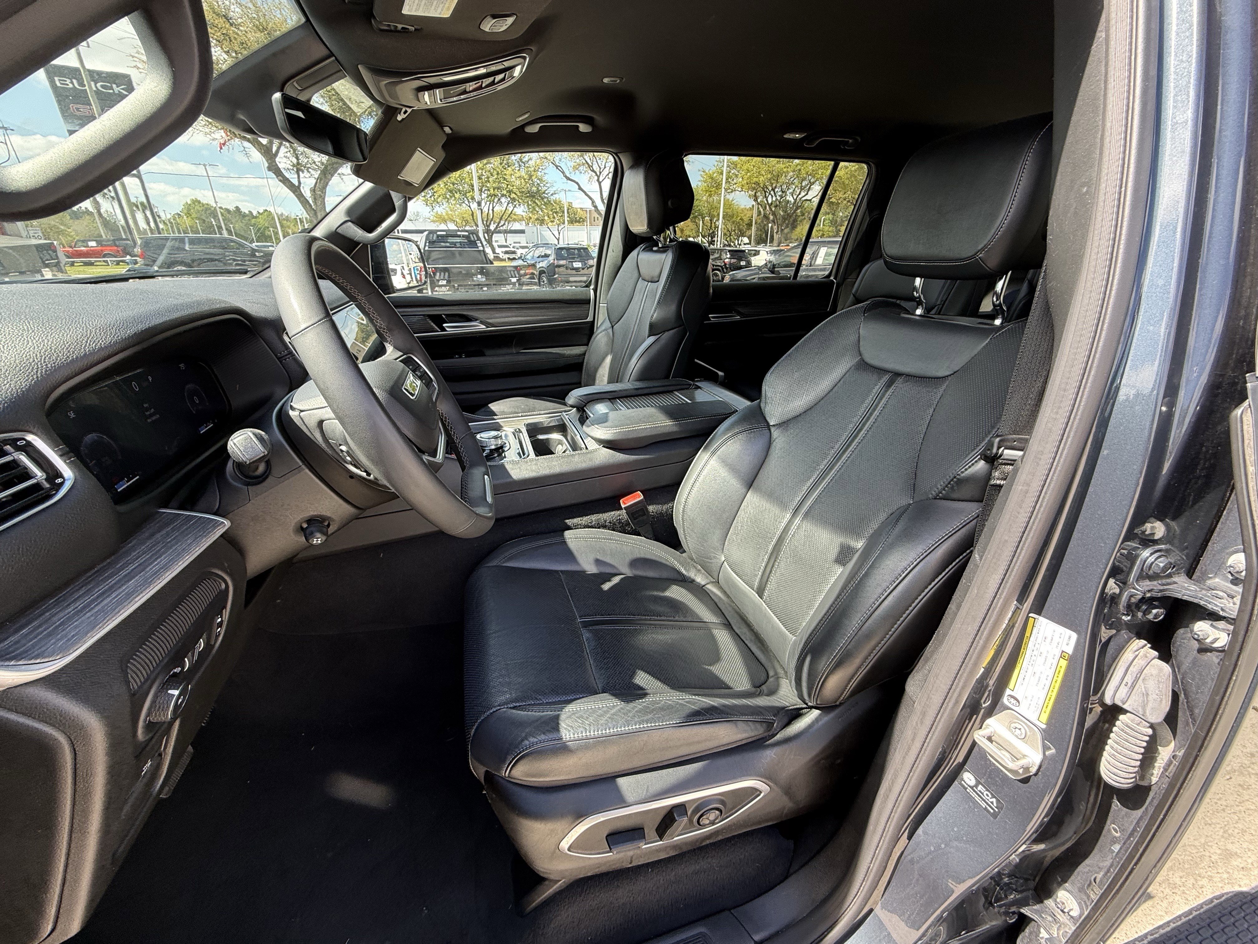 Used 2024 Jeep Wagoneer Series II RWD image 27