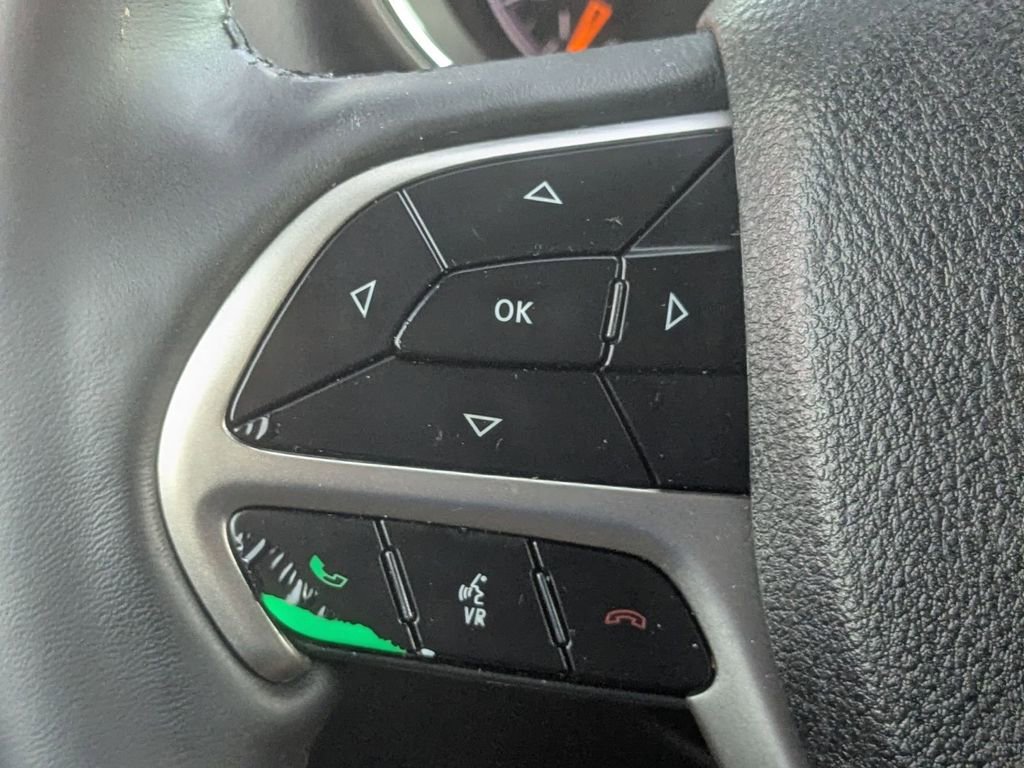 Used 2018 Jeep Grand Cherokee Altitude image 17