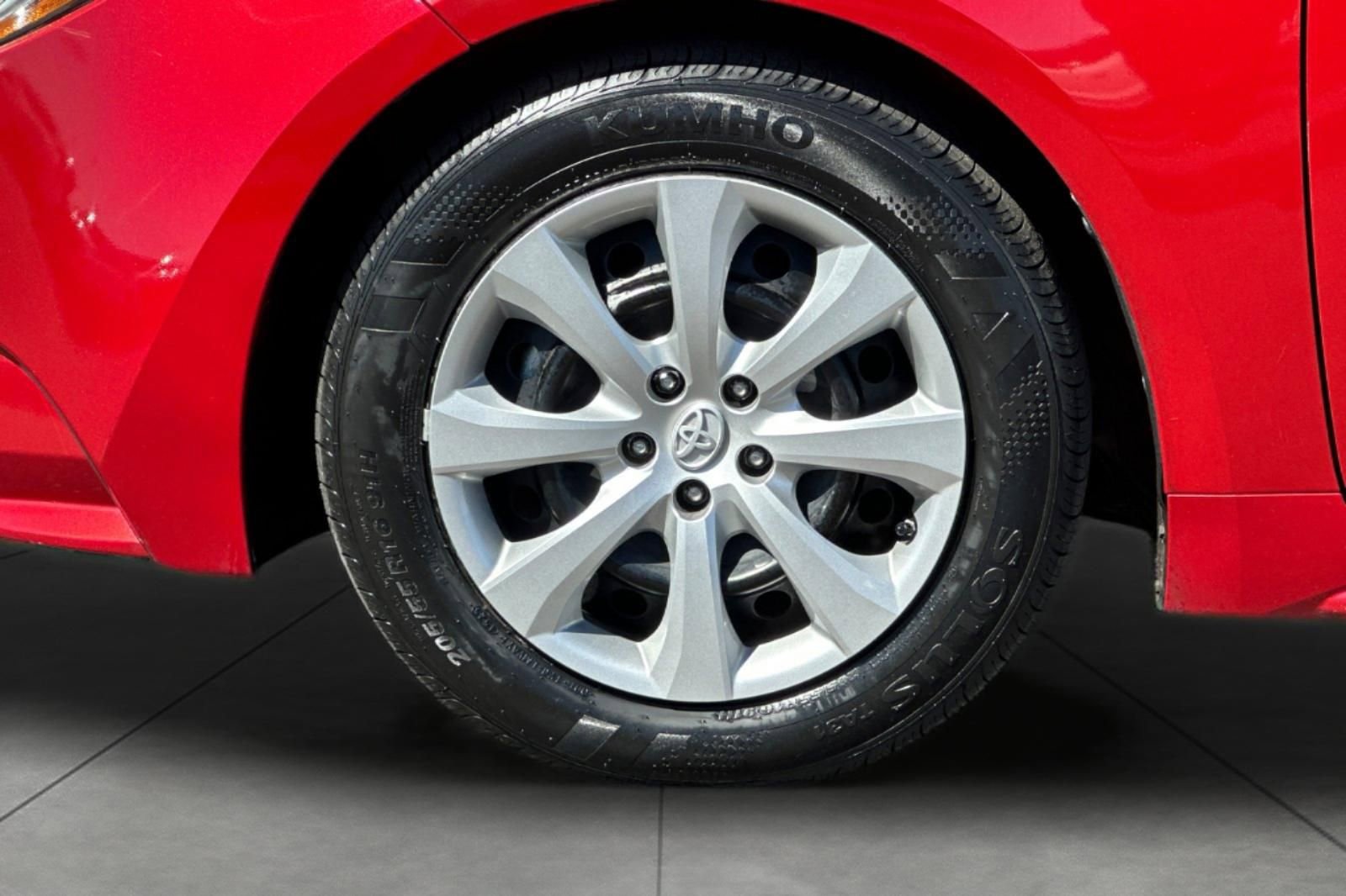 Used 2020 Toyota Corolla LE image 30