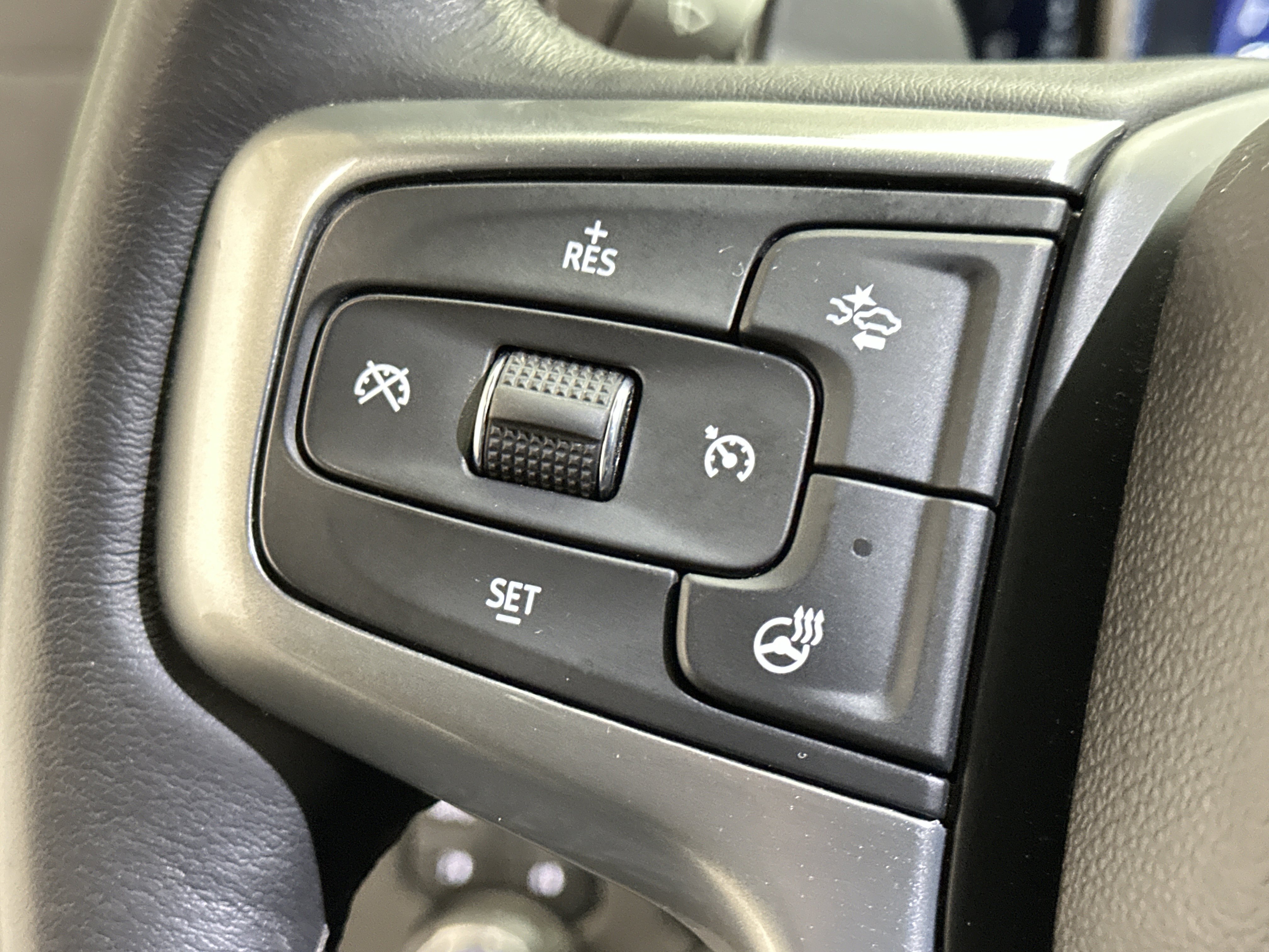 Used 2023 Chevrolet Silverado 1500 LTZ AWD/4WD image 31