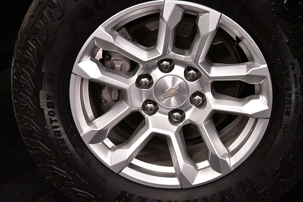 Used 2023 Chevrolet Silverado 1500 LT AWD/4WD image 9
