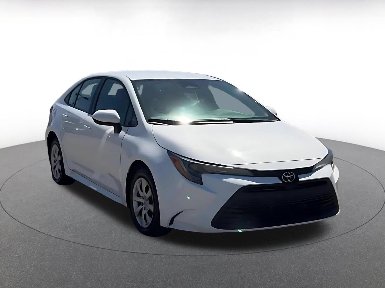 Used 2025 Toyota Corolla LE FWD image 2