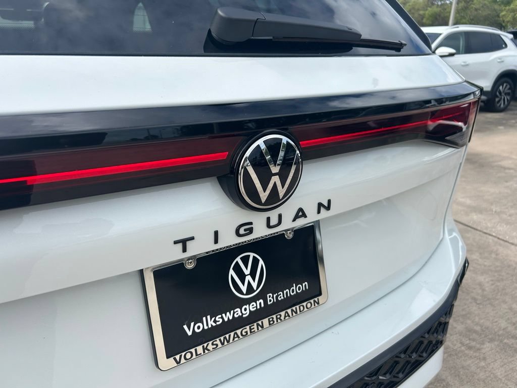 New 2026 Volkswagen Tiguan SE R-Line FWD image 31