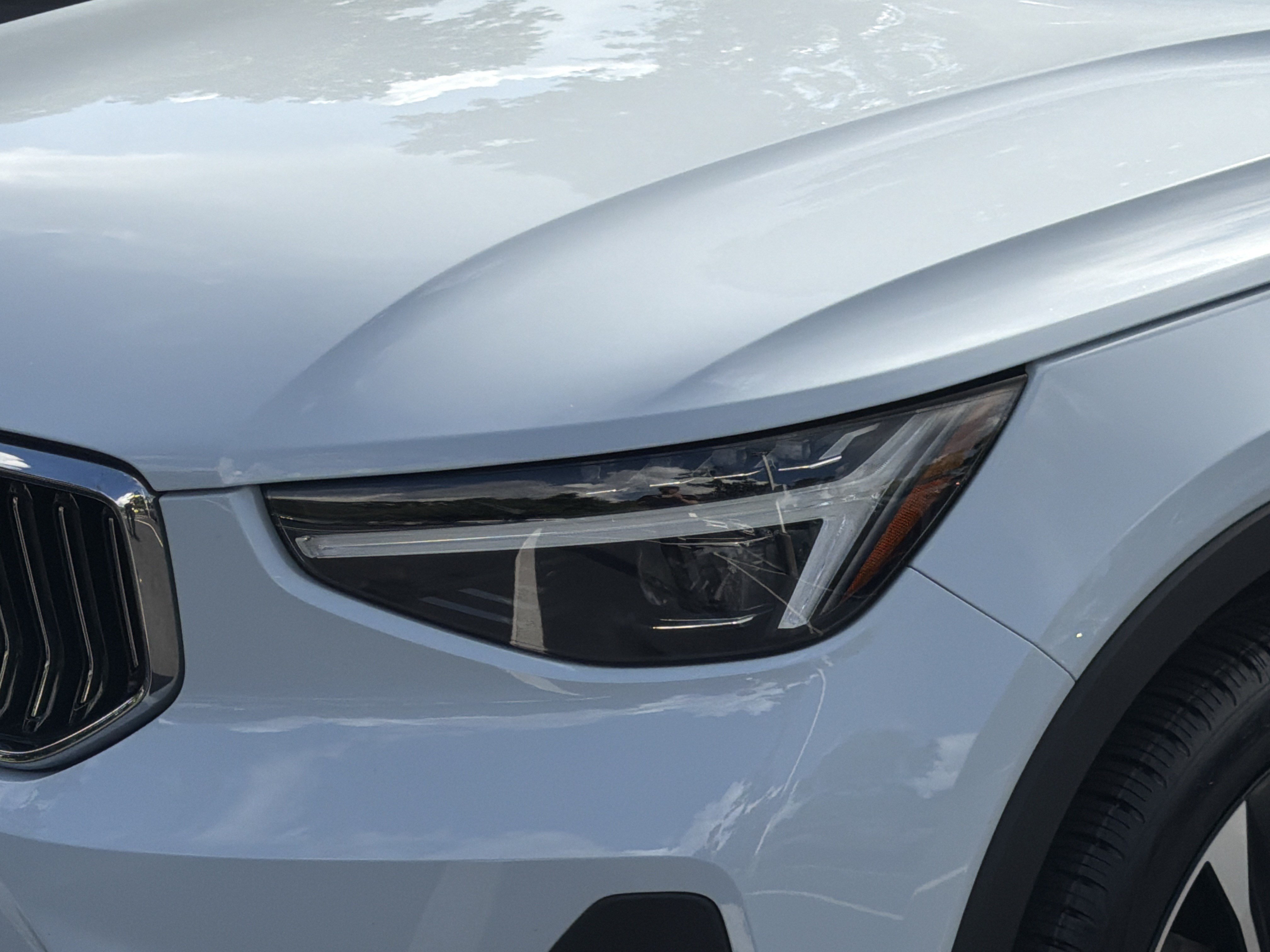 Certified 2024 Volvo XC40 B5 Ultimate w/ Protection Package Premier AWD/4WD image 6