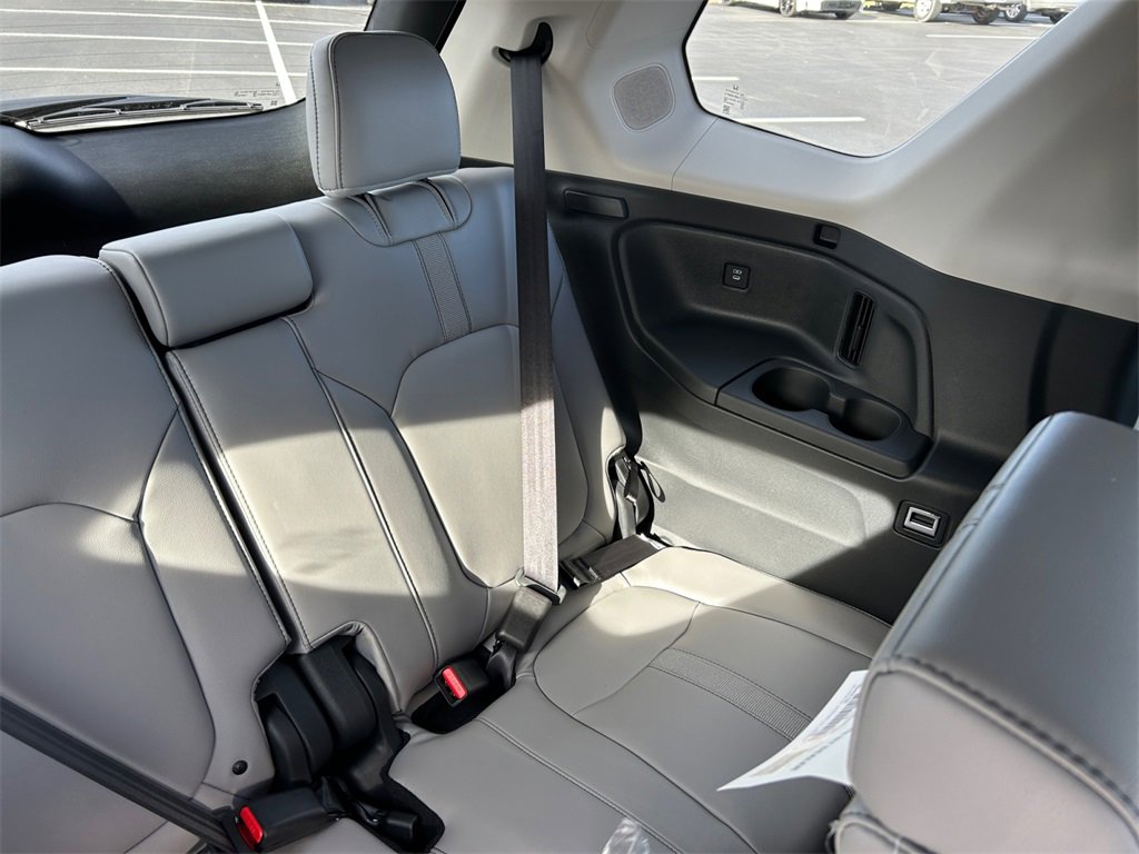 New 2025 Honda Pilot Touring image 21