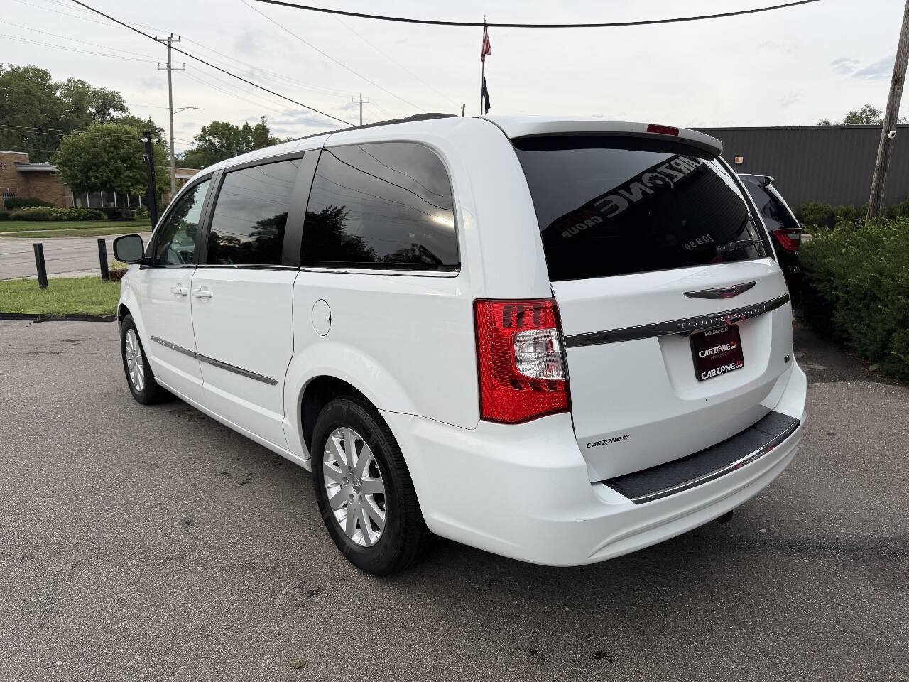 Used 2016 Chrysler Town & Country Touring FWD image 6