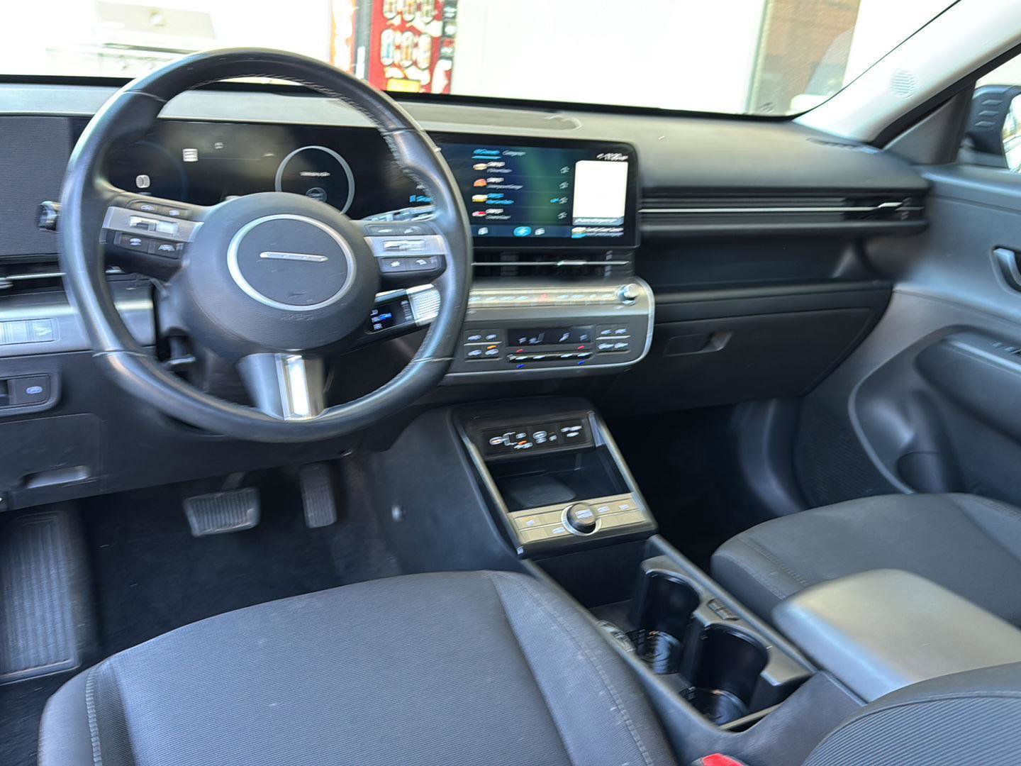 Used 2024 Hyundai Kona SEL w/ Convenience Package image 16