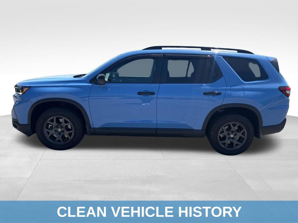 Used 2025 Honda Pilot TrailSport image 3