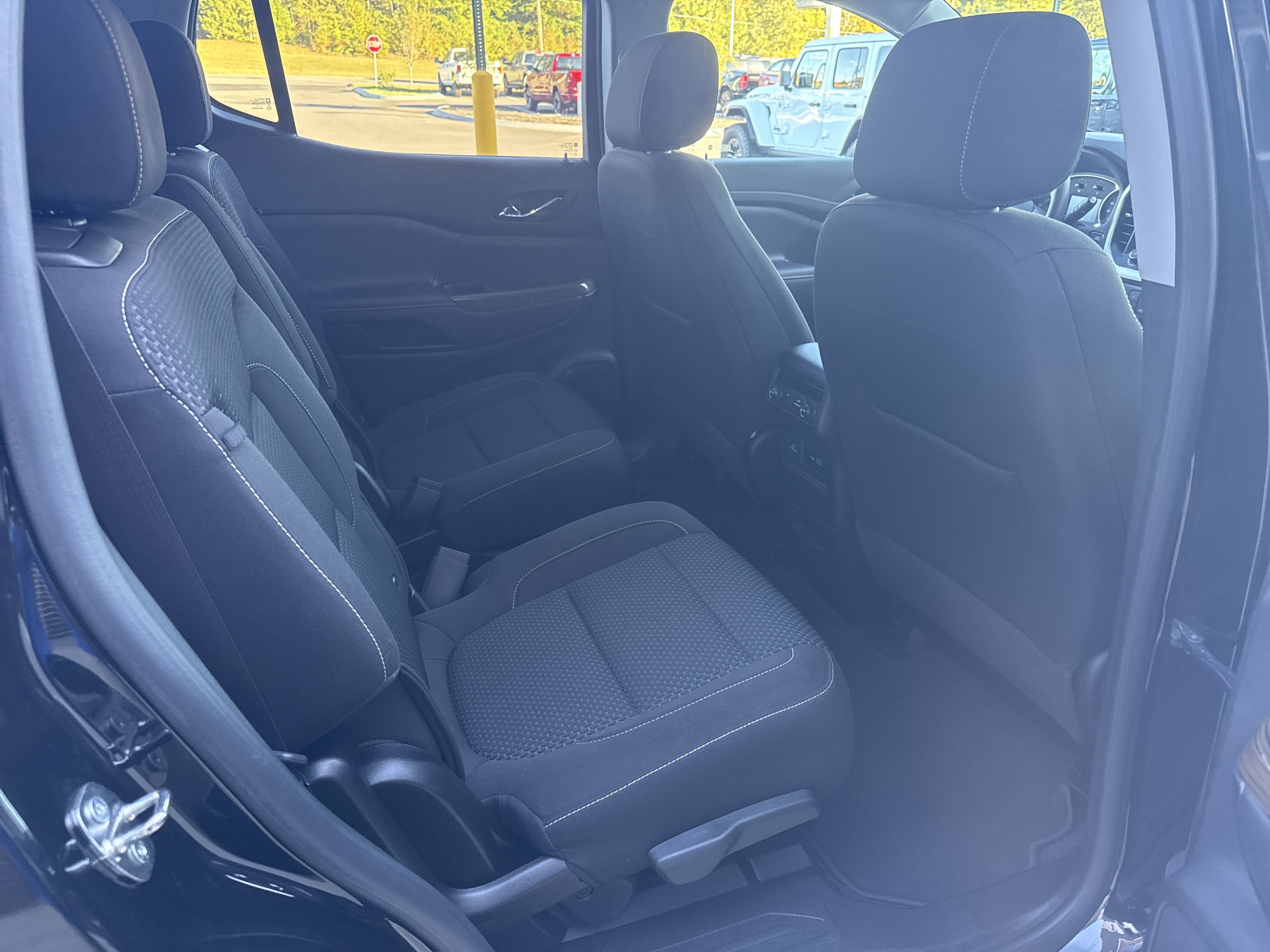 Used 2023 GMC Acadia SLE w/ Driver Convenience Package FWD image 18