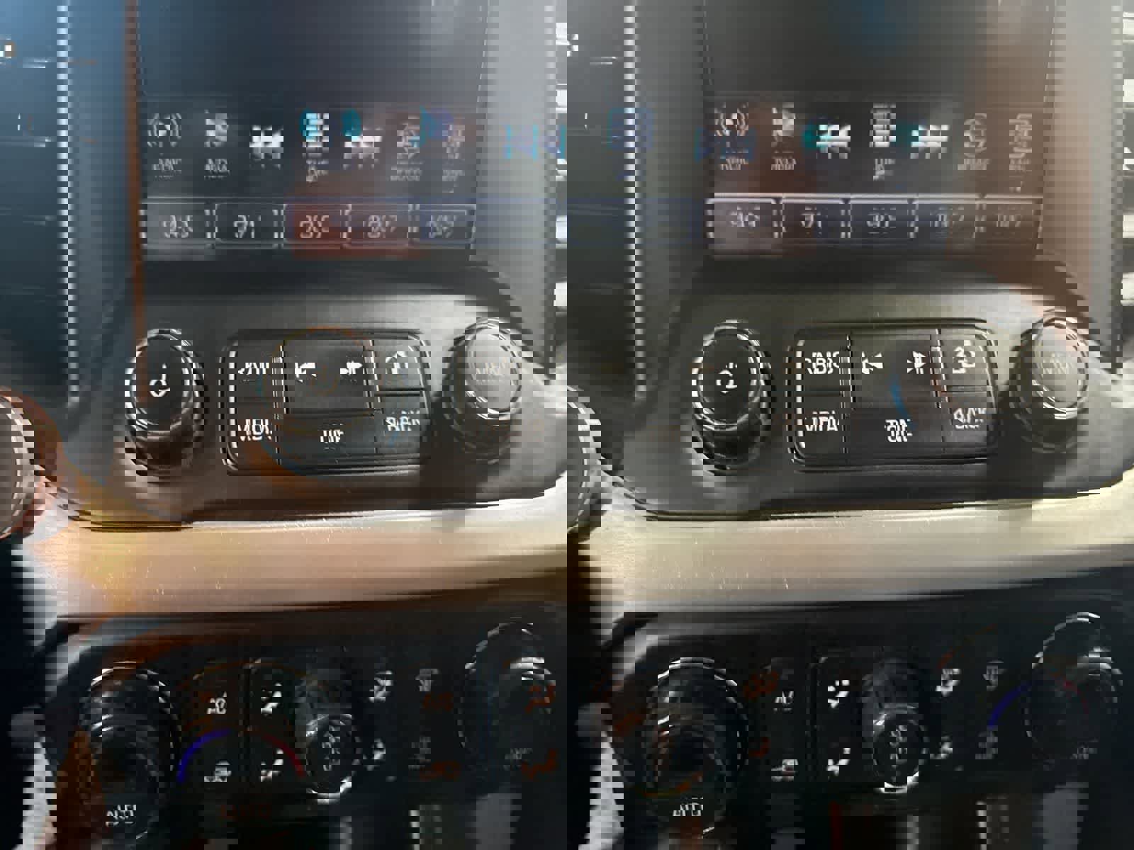 Used 2019 GMC Acadia SLT w/ LPO, Cargo Package image 28