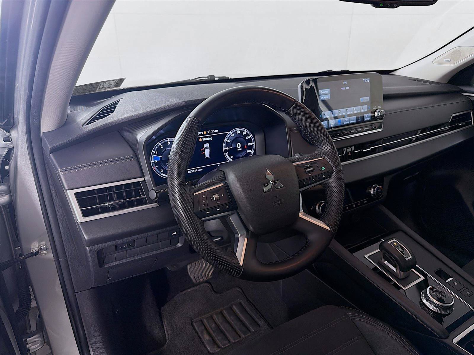 Used 2023 Mitsubishi Outlander SE FWD image 16