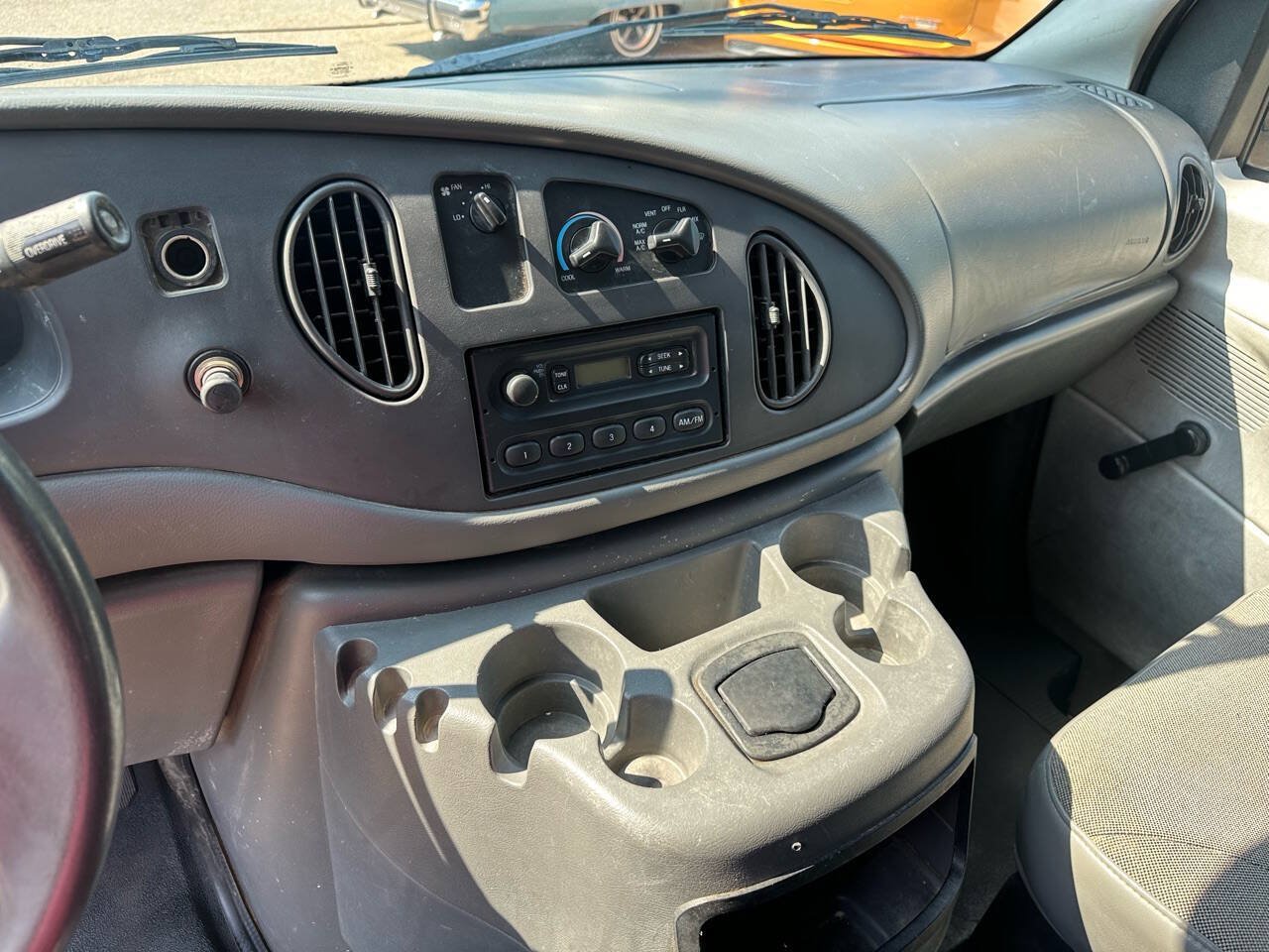 Used 2003 Ford E-150 and Econoline 150 RWD image 13