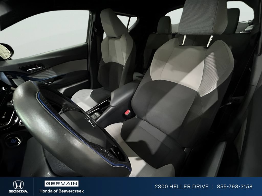 Used 2019 Toyota C-HR XLE FWD image 22