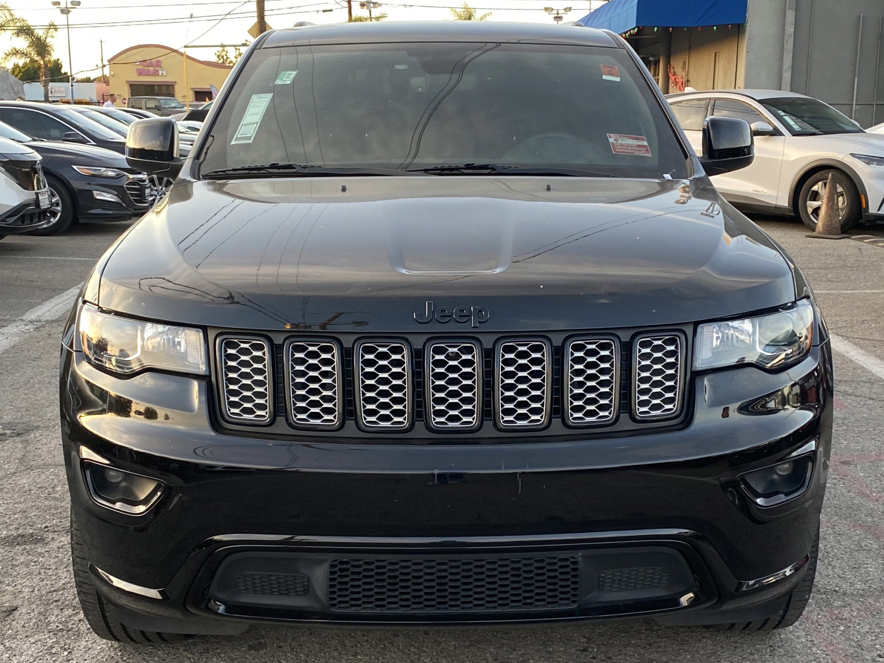 Used 2022 Jeep Grand Cherokee Laredo X image 3