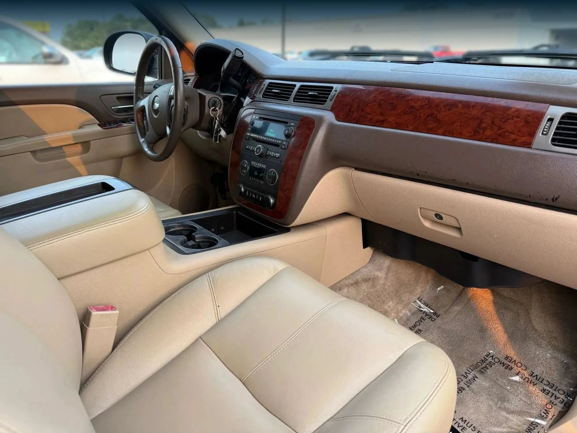 Used 2014 Chevrolet Suburban LT RWD image 19