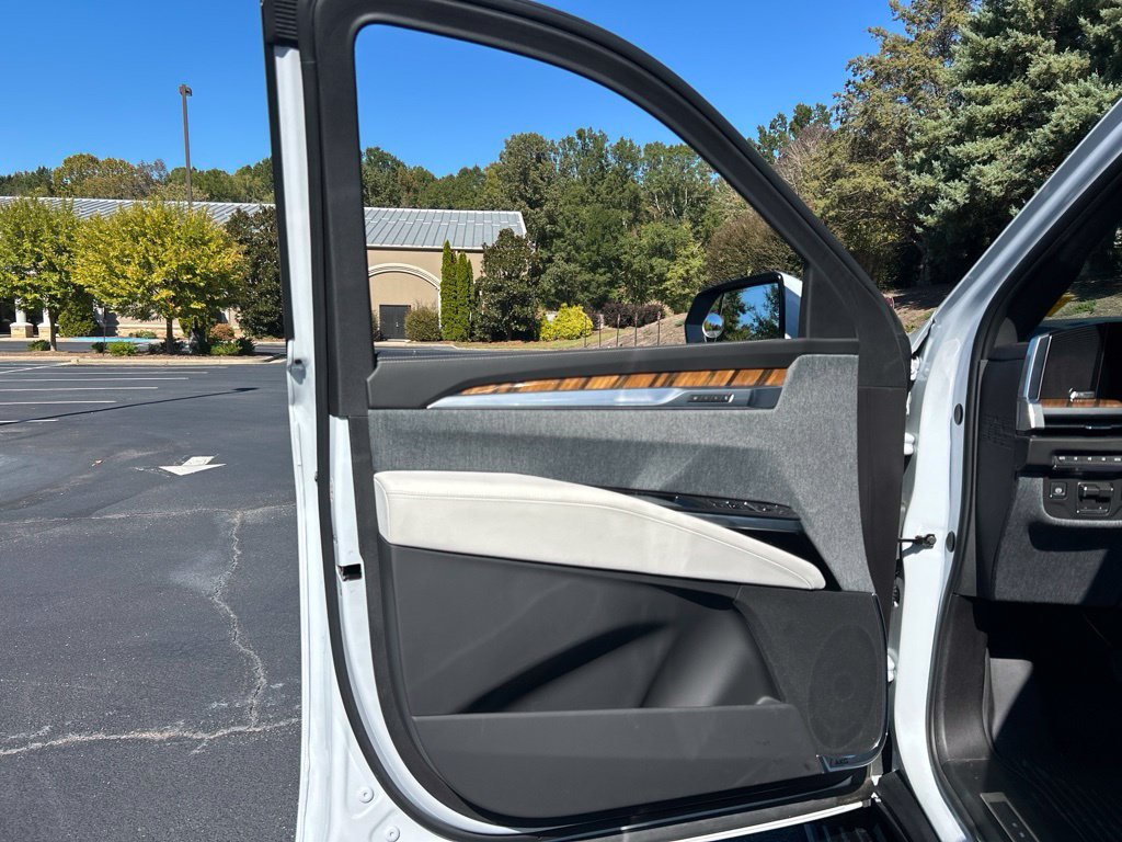 Used 2026 Cadillac Escalade ESV Platinum Luxury w/ LPO, Floor Liner Package AWD/4WD image 73