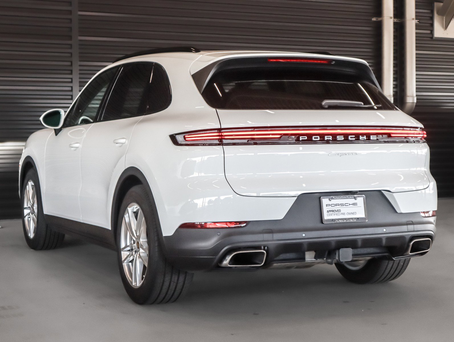Used 2024 Porsche Cayenne AWD/4WD image 3