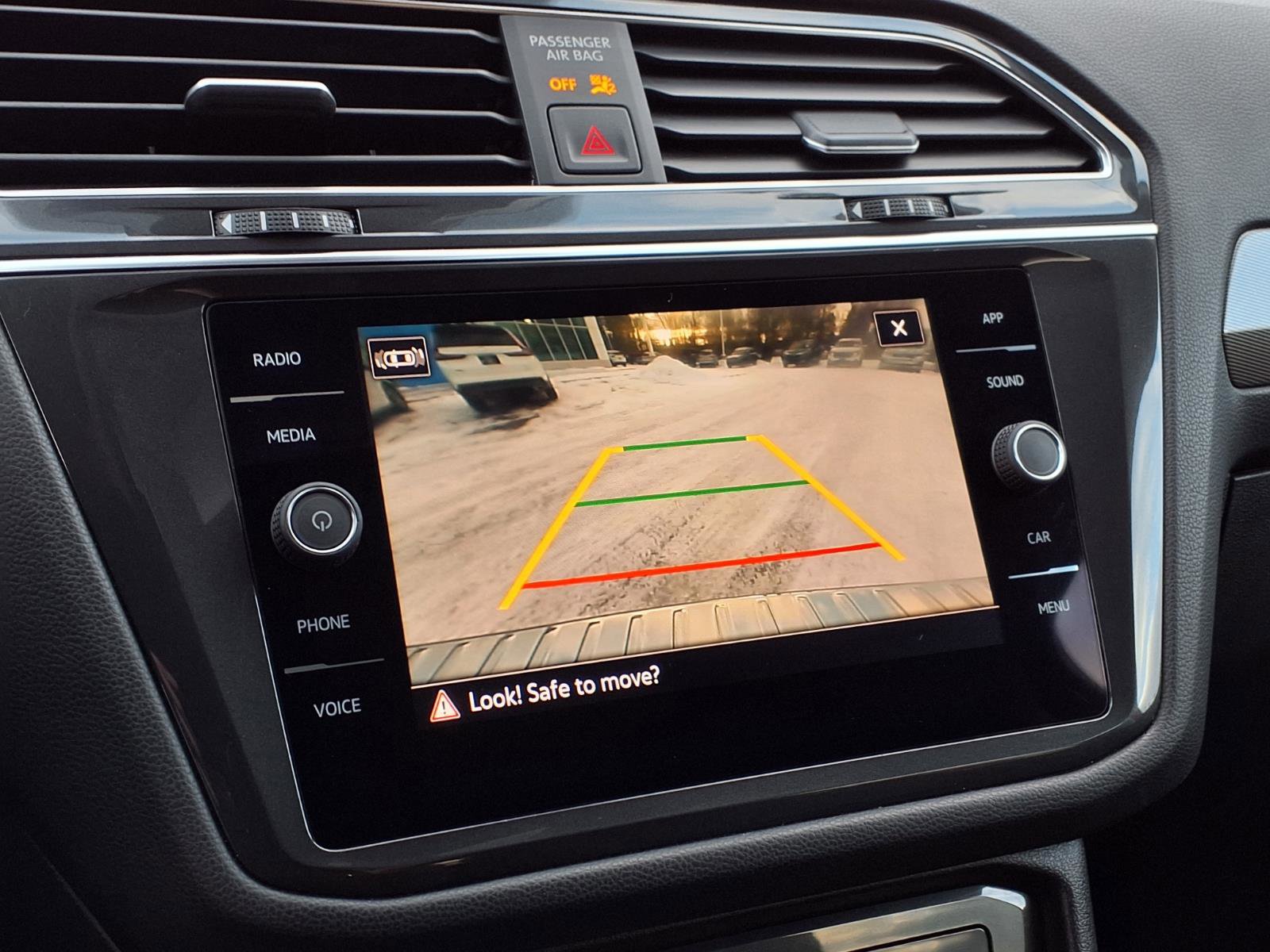 Used 2022 Volkswagen Tiguan SE image 18